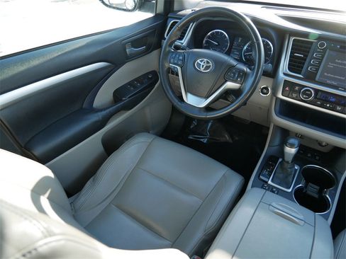 Used 2015 Toyota Highlander XLE image 14