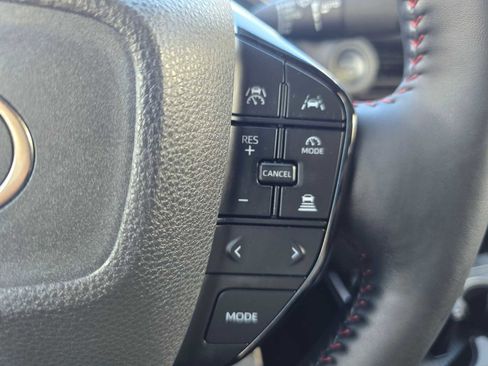 Used 2024 Toyota Prius Prime SE image 30