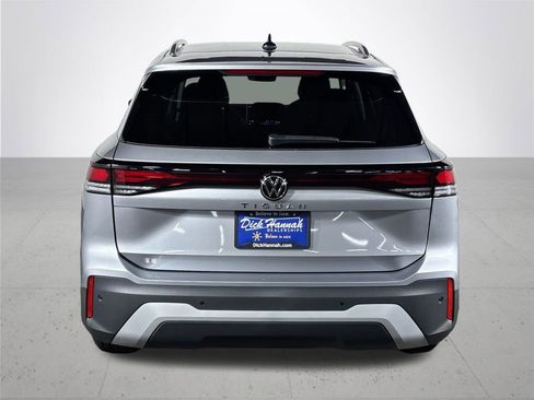 New 2025 Volkswagen Tiguan SE image 7