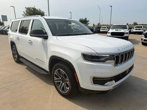 Used 2024 Jeep Wagoneer L Series II RWD image 7