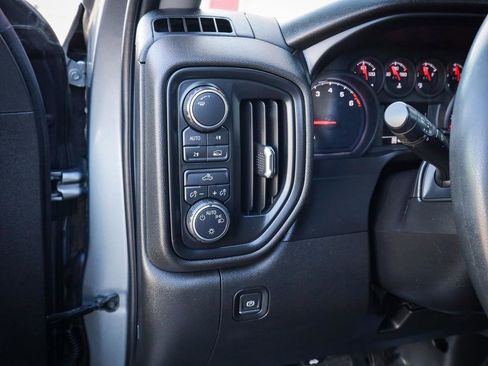 Used 2019 Chevrolet Silverado 1500 Custom w/ Custom Convenience Package AWD/4WD image 21