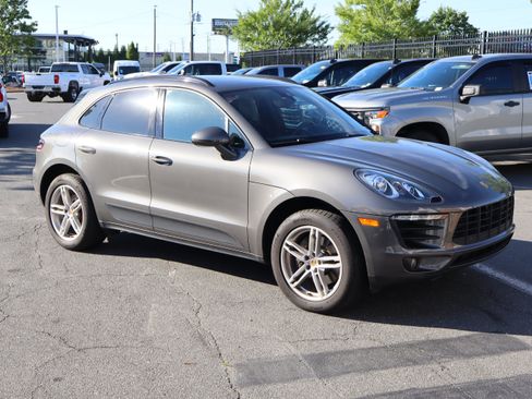 Used 2018 Porsche Macan AWD/4WD image 13