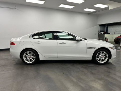 Used 2018 Jaguar XE Premium image 9