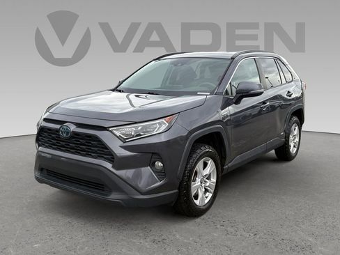Used 2020 Toyota RAV4 XLE AWD/4WD image 18