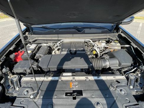 Used 2024 Chevrolet Colorado Trail Boss AWD/4WD image 4