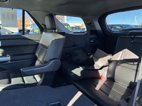 Certified 2023 Ford Explorer Limited w/ Limited Technology Package image 17