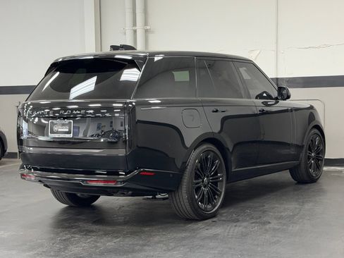 Used 2025 Land Rover Range Rover SE AWD/4WD image 14