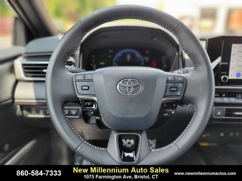 Used 2025 Toyota Camry SE image 28