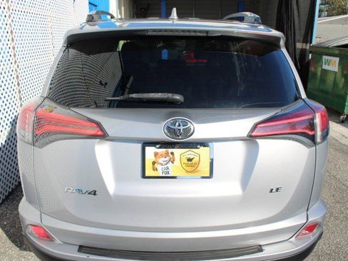 Used 2017 Toyota RAV4 LE image 8