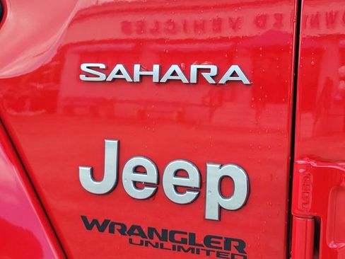 Used 2022 Jeep Wrangler Unlimited Sahara AWD/4WD image 8