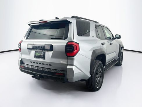 Used 2025 Toyota 4Runner SR5 AWD/4WD image 9