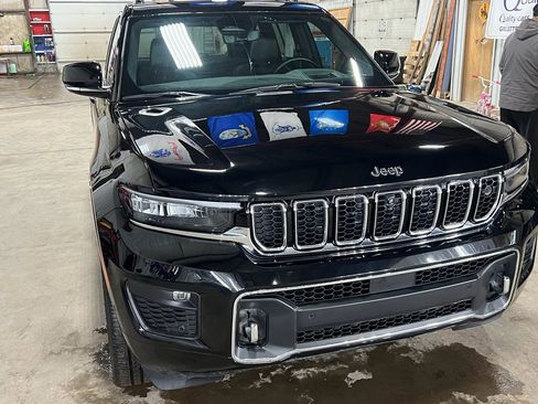 Used 2023 Jeep Grand Cherokee Overland w/ Advanced Protech Group III image 7