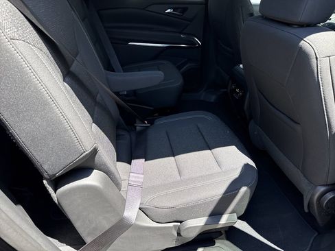 Used 2026 Chevrolet Traverse LT w/ Midnight/Sport Edition FWD image 15