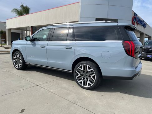 New 2026 Ford Expedition Max Platinum w/ Platinum Ultimate Package AWD/4WD image 2