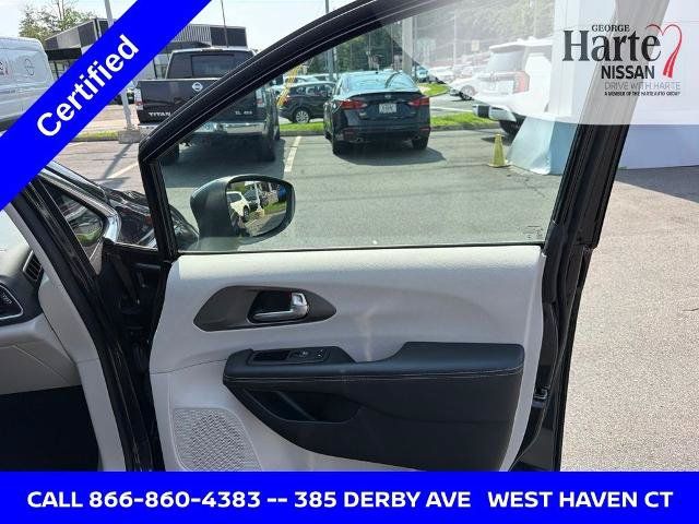Used 2023 Chrysler Pacifica Touring-L FWD image 27