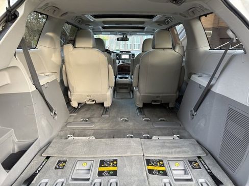 Used 2014 Toyota Sienna Limited image 35