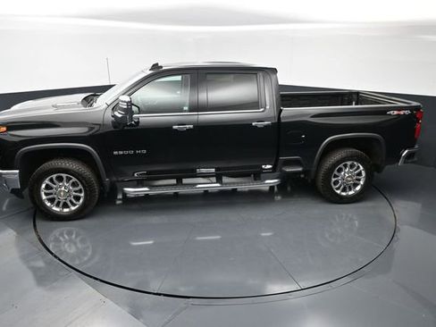 Used 2025 Chevrolet Silverado 2500 LTZ w/ LTZ Convenience Package AWD/4WD image 17