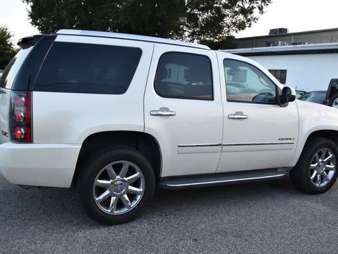 Used 2010 GMC Yukon Denali image 9