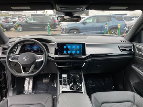 Used 2025 Volkswagen Atlas Cross Sport SE image 36