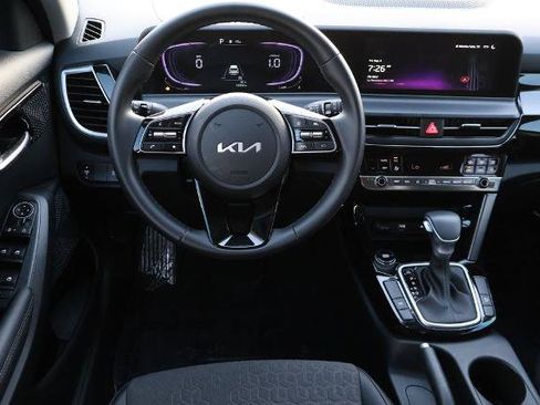 Used 2025 Kia Seltos S FWD image 14