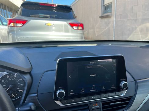 Used 2025 Nissan Altima 2.5 SV image 18