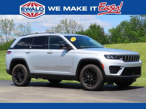 Certified 2024 Jeep Grand Cherokee Laredo X AWD/4WD image 1