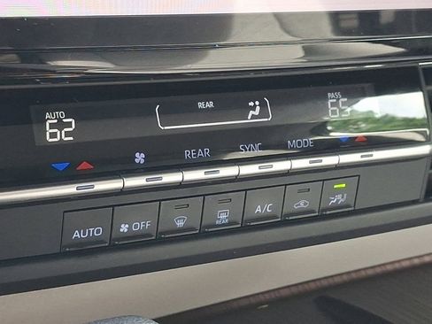 Used 2021 Toyota Sienna LE AWD/4WD image 17