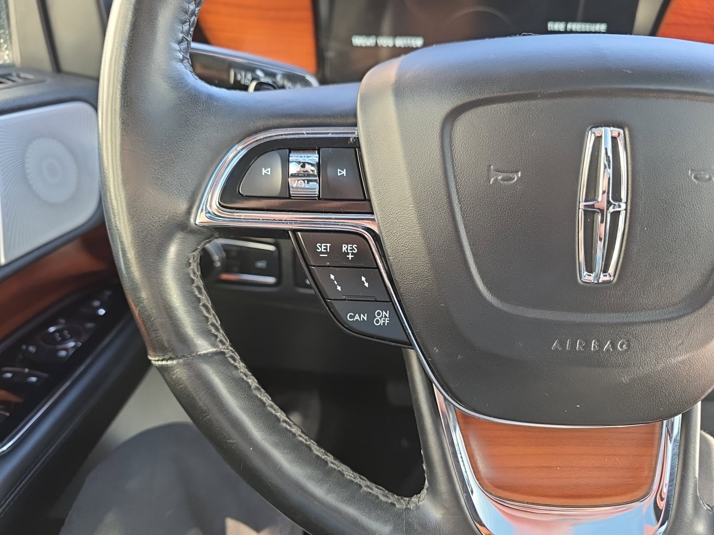 Used 2020 Lincoln Navigator L Reserve w/ Equipment Group 208A Reserve AWD/4WD image 11
