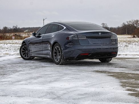 Used 2020 Tesla Model S Long Range Plus image 12