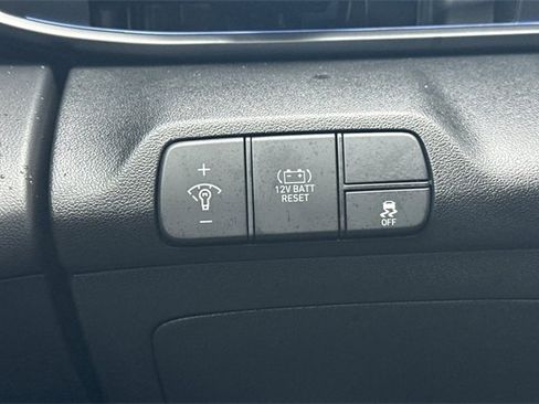 Used 2025 Hyundai Elantra SEL image 28