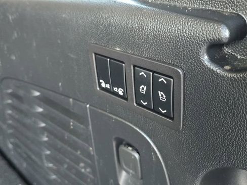 Used 2020 GMC Yukon XL SLT w/ Open Road Package image 13