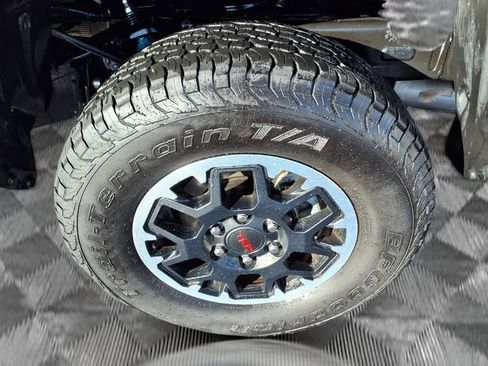 Used 2025 Toyota Tacoma SR5 image 19