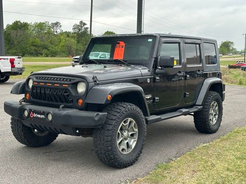 Used 2008 Jeep Wrangler Unlimited Sahara w/ Trailer Tow Group AWD/4WD image 3