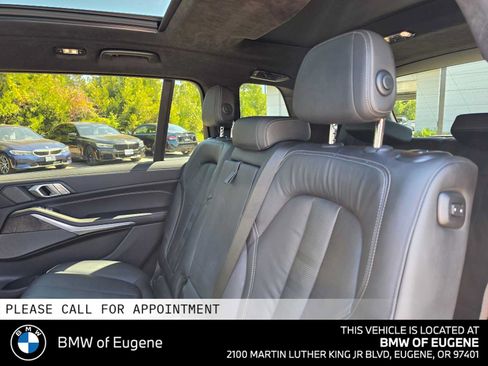 Used 2022 BMW X7 xDrive40i w/ M Sport Package AWD/4WD image 21