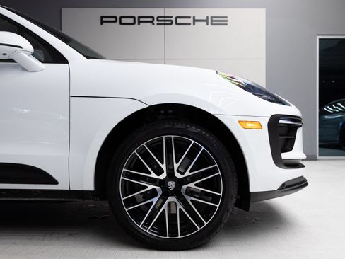 Certified 2026 Porsche Macan AWD/4WD image 11
