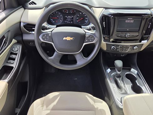 Used 2023 Chevrolet Traverse LS FWD image 11