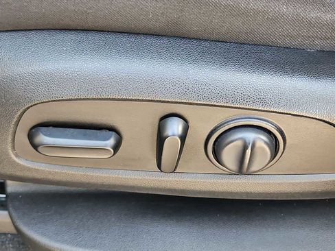 Used 2020 Chevrolet Traverse LT image 18