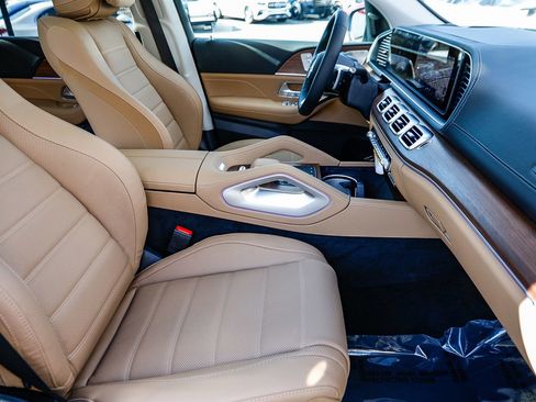 New 2026 Mercedes-Benz GLS 450 4MATIC image 17