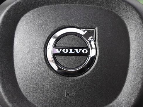 Used 2018 Volvo XC60 T8 Inscription w/ Luxury Seat Package image 35