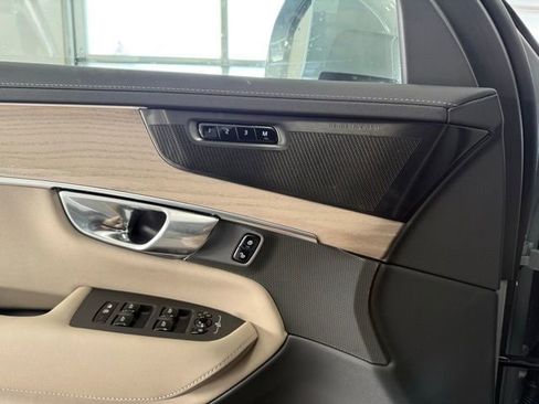 New 2026 Volvo XC90 B6 Plus image 16