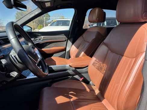 Used 2019 Audi e-tron Prestige w/ Prestige Package AWD/4WD image 7