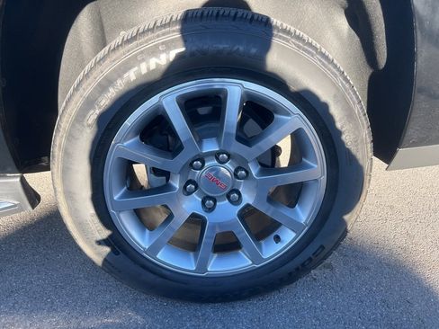 Used 2019 GMC Yukon XL Denali image 11