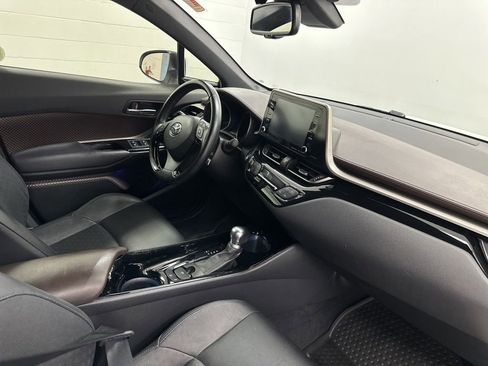 Used 2019 Toyota C-HR Limited FWD image 19