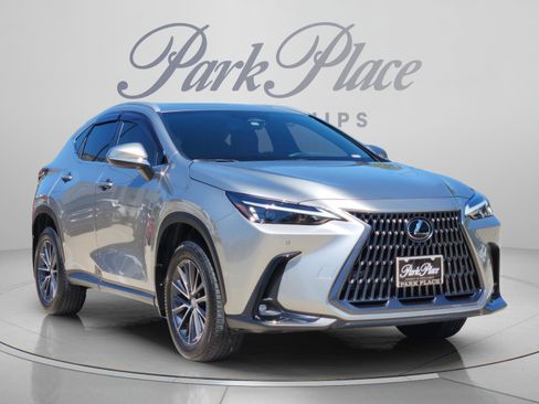 Used 2025 Lexus NX 250 FWD w/ Accessory Package (2T) image 5
