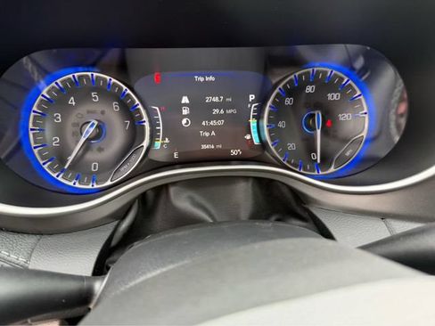 Used 2023 Chrysler Pacifica Touring-L AWD/4WD image 23