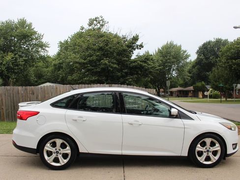 Used 2015 Ford Focus SE w/ Equipment Group 201A FWD image 10