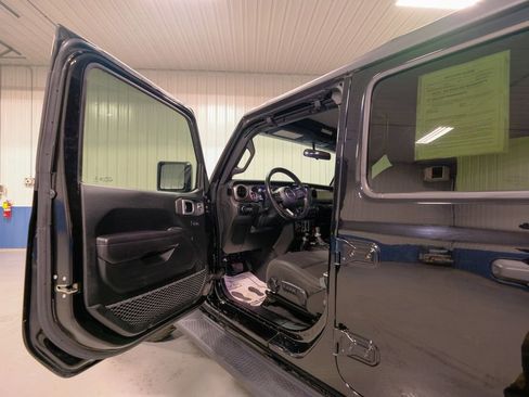 Used 2020 Jeep Wrangler Unlimited Sport S image 24