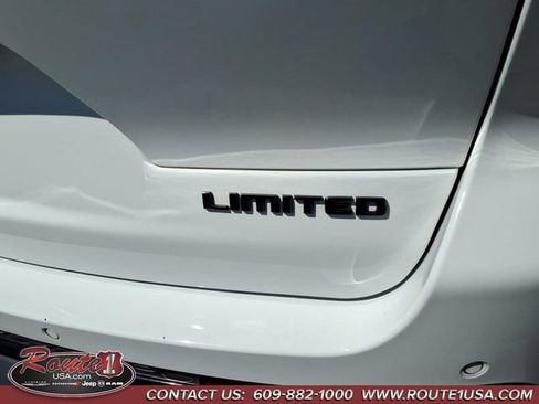 Used 2023 Jeep Grand Cherokee L Limited w/ Black Appearance Package AWD/4WD image 19