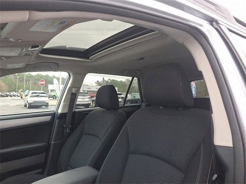 Used 2018 Subaru Outback 2.5i Premium image 14