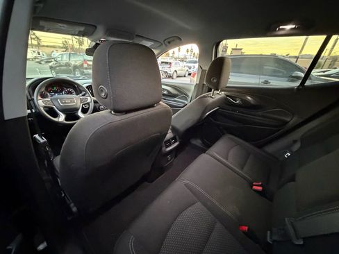 Used 2023 GMC Terrain SLE image 23
